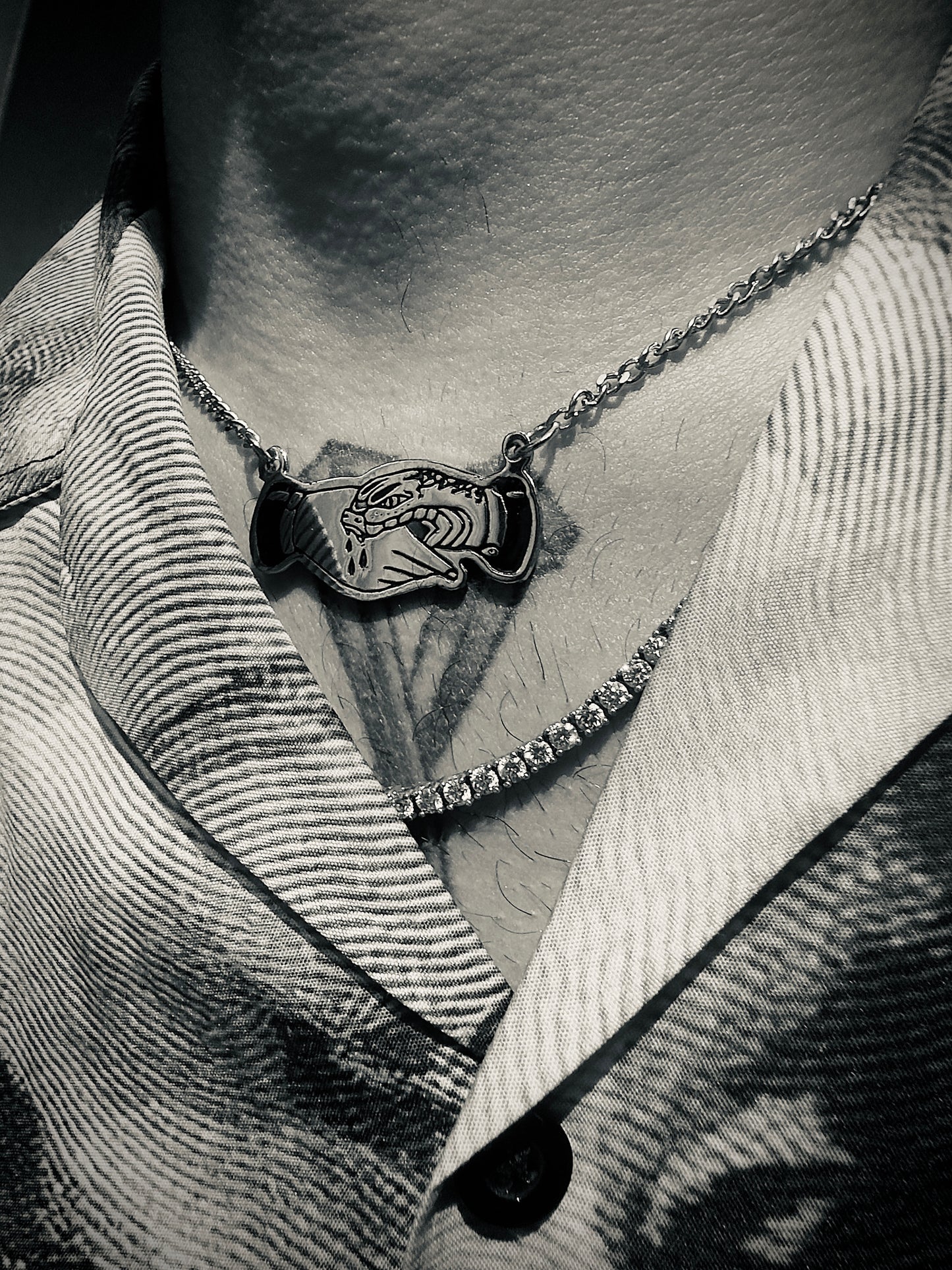 Trust no one necklace