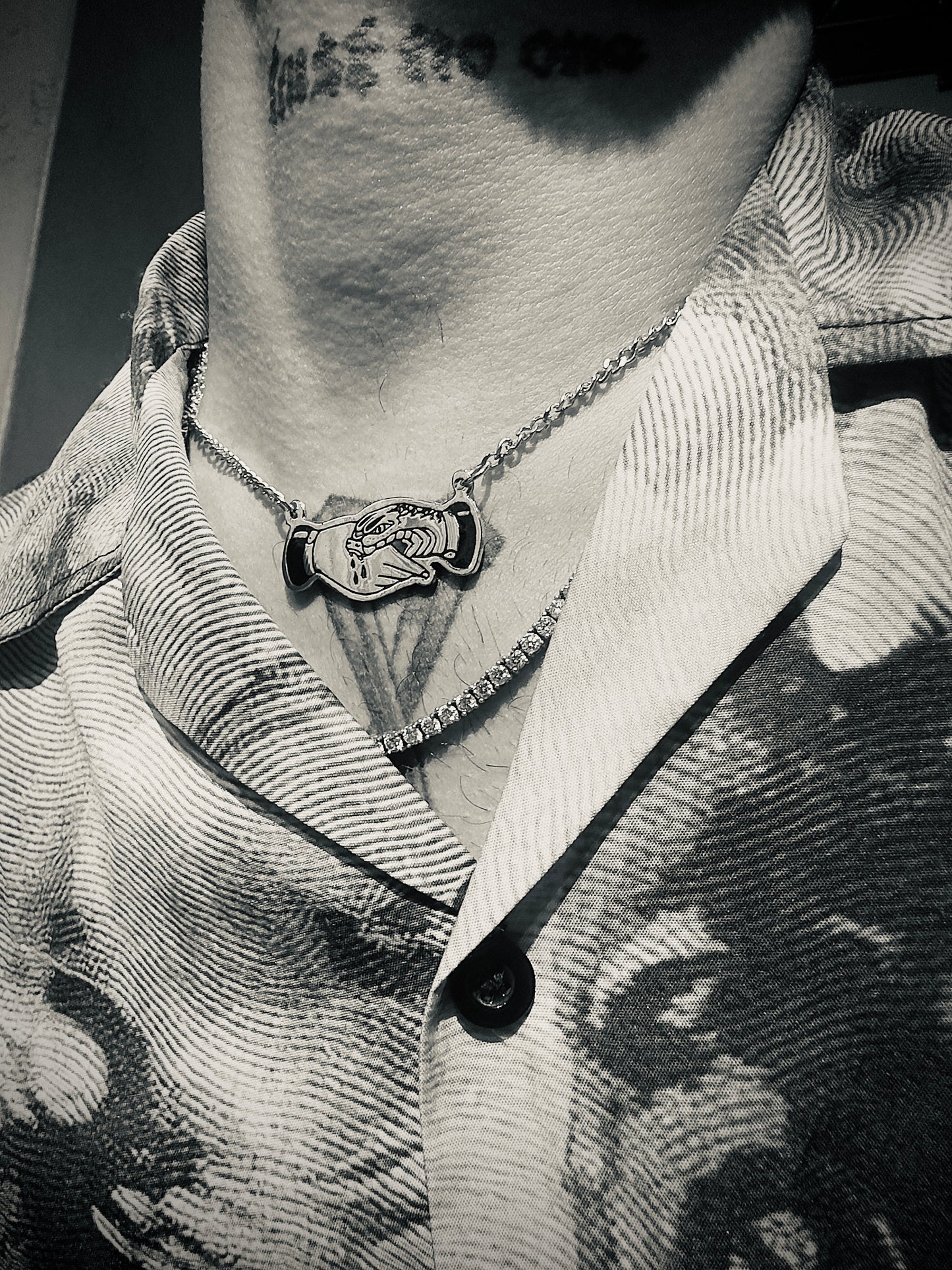 Trust no one necklace