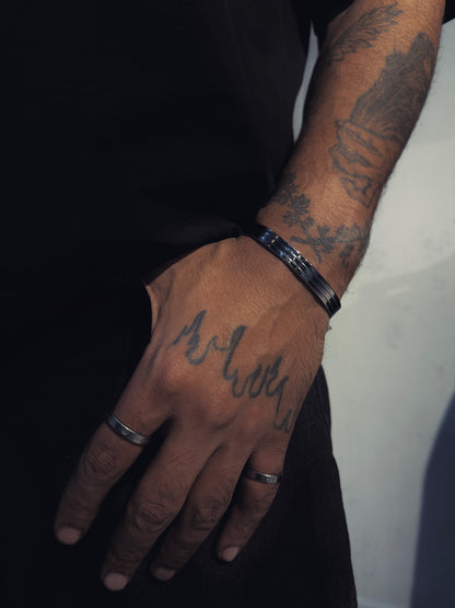 LINED BRACELET
