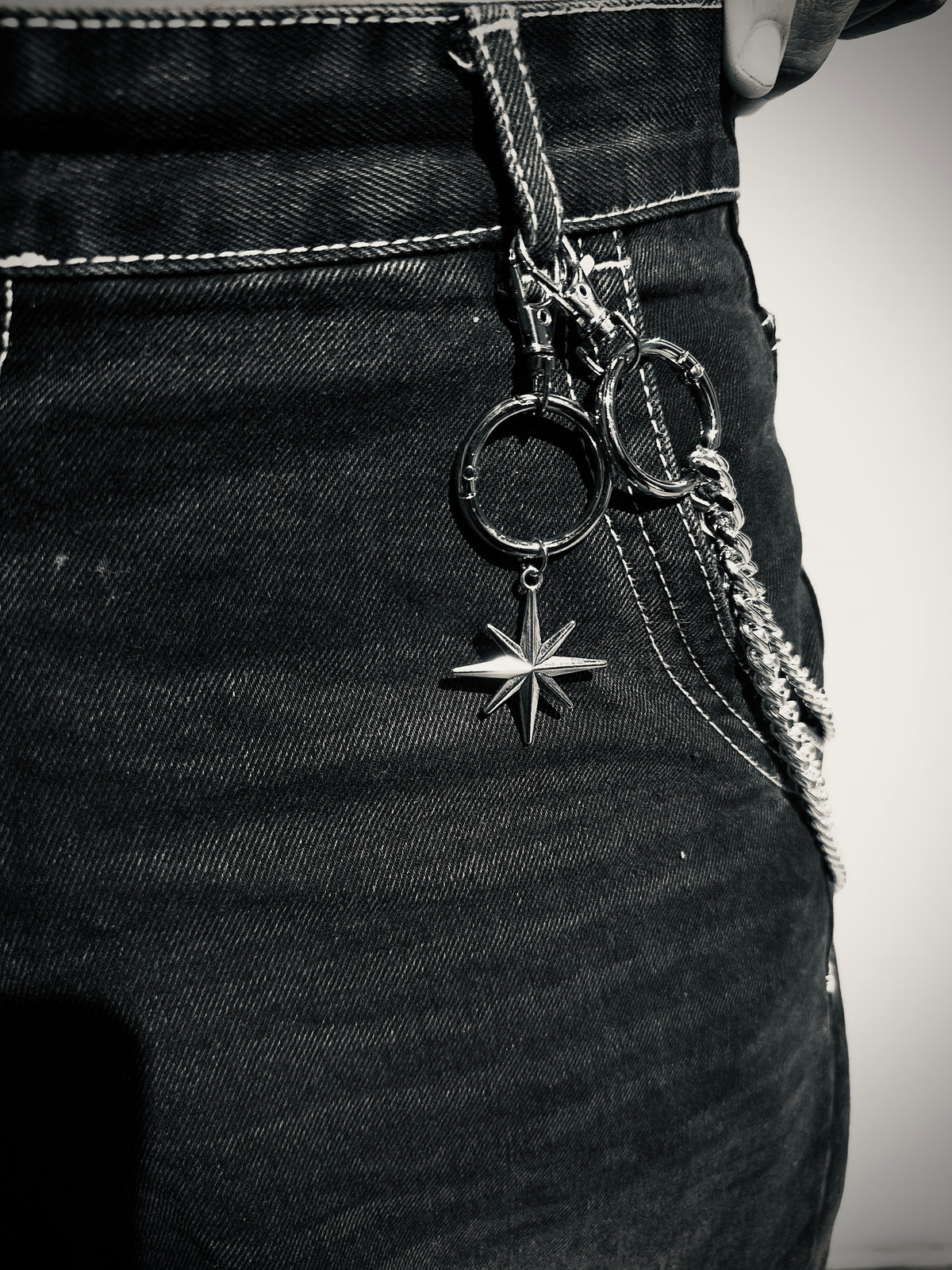 Sterella Key Chain Star key chain – BLACK CIRCLE